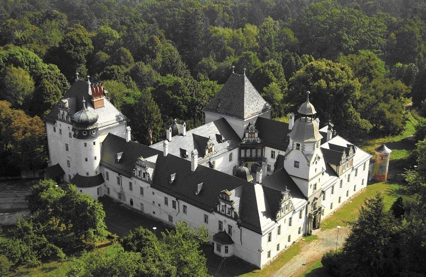 Dąbrowa. Fundatorem wybudowanego w latach 1615-1617 zamku w...