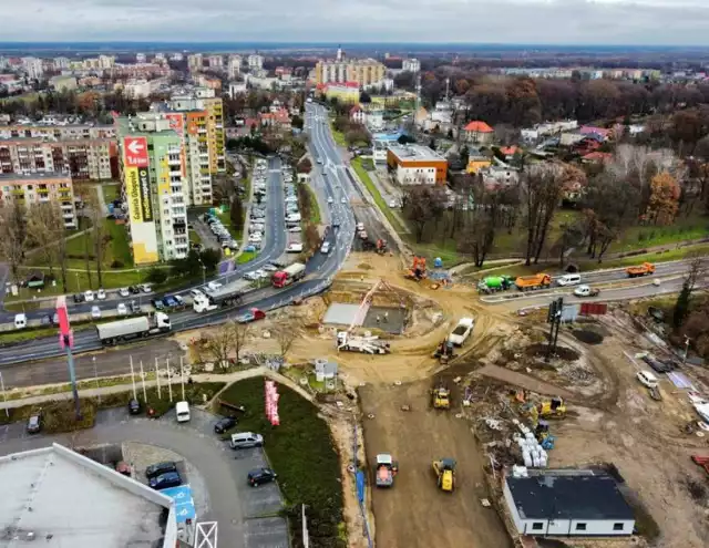 Tak po miesiącu wygląda plac budowy na skrzyżowaniu