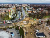Zobaczcie, jak idą prace przy budowie ronda na skrzyżowaniu ulic Piłsudskiego, Poniatowskiego i Legnickiej