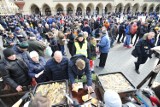 Kraków. Na wigilię restauratora dla bezdomnych nie przyszedł nikt z kurii. "Arcybiskup nie został zaproszony!"