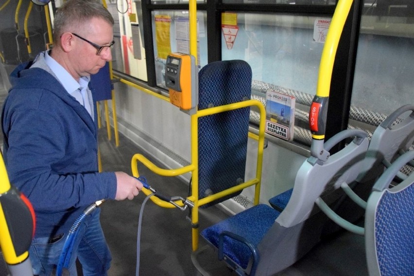 Zabezpieczenia przed koronawirusem w kieleckich autobusach miejskich. Jest codzienna dezynfekcja! (WIDEO, ZDJĘCIA)