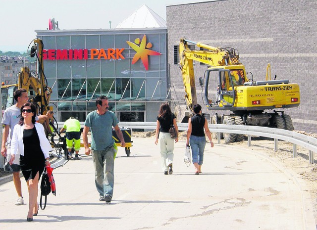 Już w środę rano pierwsi klienci przekroczą progi największego centrum handlowego we wschodniej Małopolsce. W poniedziałek wokół Gemini Park trwały jeszcze ostatnie prace