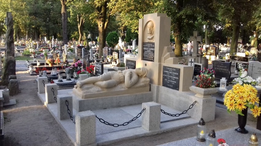 Odrestaurowany grób rodziny Kaczmarków na wolsztyńskim...
