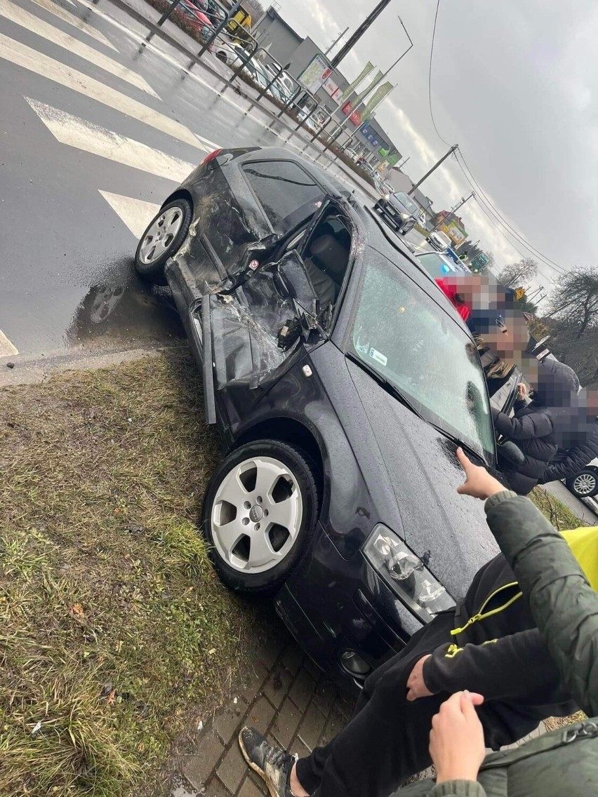 Wypadek na DW 780 w Alwerni. Zderzenie samochodu osobowego z...