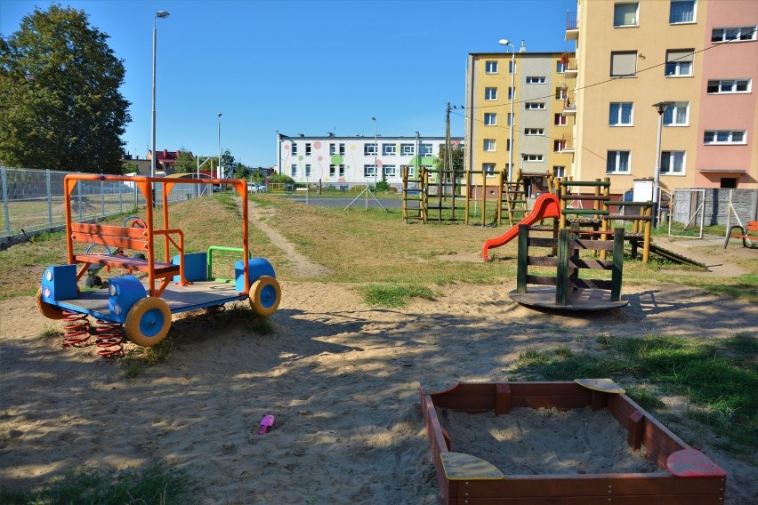 Osiedle Piastowskie ma nowe ławki i kosze na śmieci FOTO