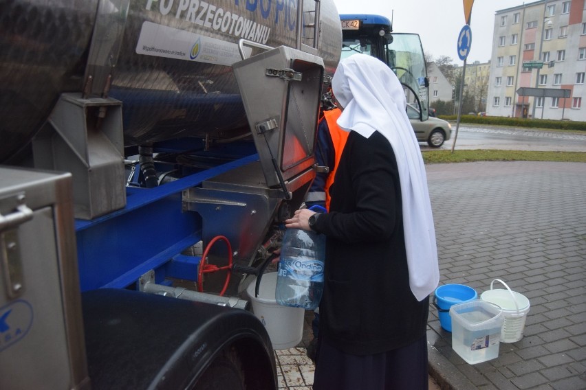 Awaria wodociągów w Szczecinku. Woda z beczkowozu [zdjęcia]