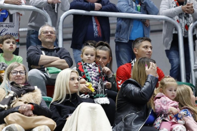 Sosnowieccy kibice dopingowali Zagłębie w derbowym spotkaniu z GKS Tychy na Stadionie Zimowym

  Zobacz kolejne zdjęcia. Przesuwaj zdjęcia w prawo - naciśnij strzałkę lub przycisk NASTĘPNE