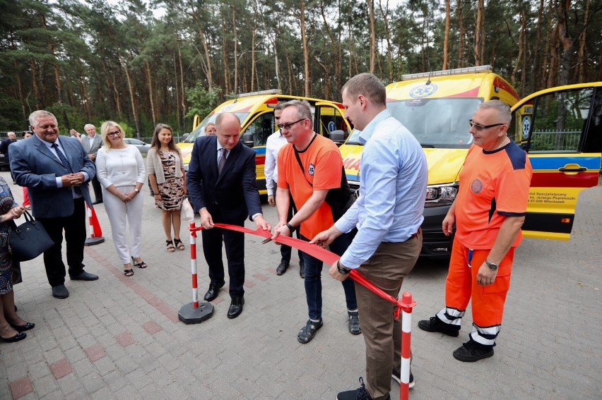 Szpital we Włocławku otrzymał nowe ambulanse na potrzeby stacji pogotowia ratunkowego [zdjęcia]