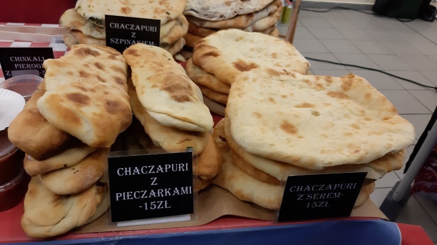 Chaczapuri, czyli tradycyjne gruzińskie placki, które kryją...