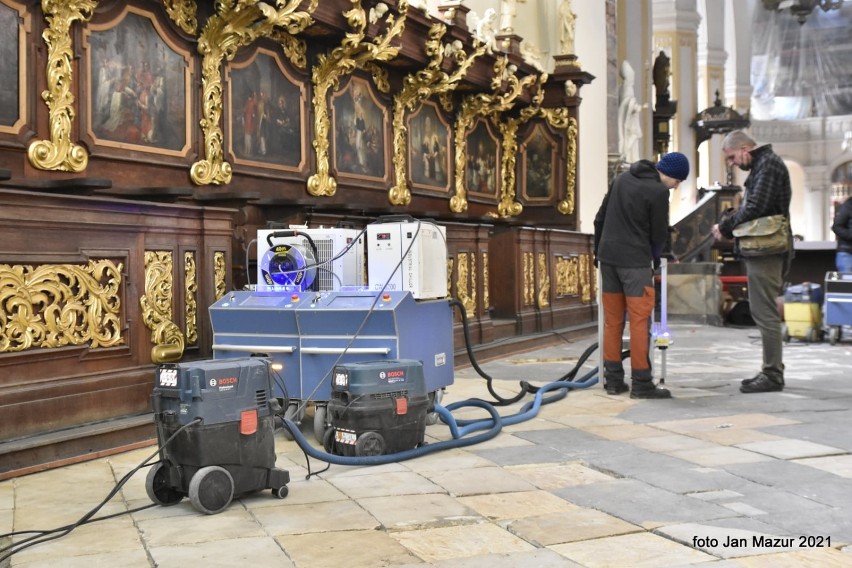 Renowacja zabytkowych wnętrz kościoła pod wezwaniem...