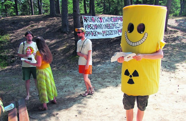 Agitacja przeciwko budowie elektrowni jądrowej w okolicach Darłowa.