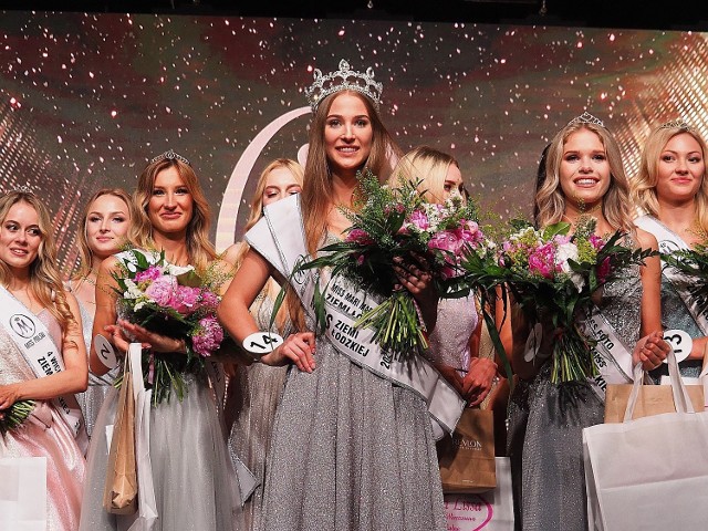 Gala finałowa Miss Ziemi Łódzkiej 2021 odbyła się w Monopolis. Korona najpiękniejszej trafiła do Agaty Wdowiak z Łodzi. Zobacz fotorelację z finału konkursu piękności.