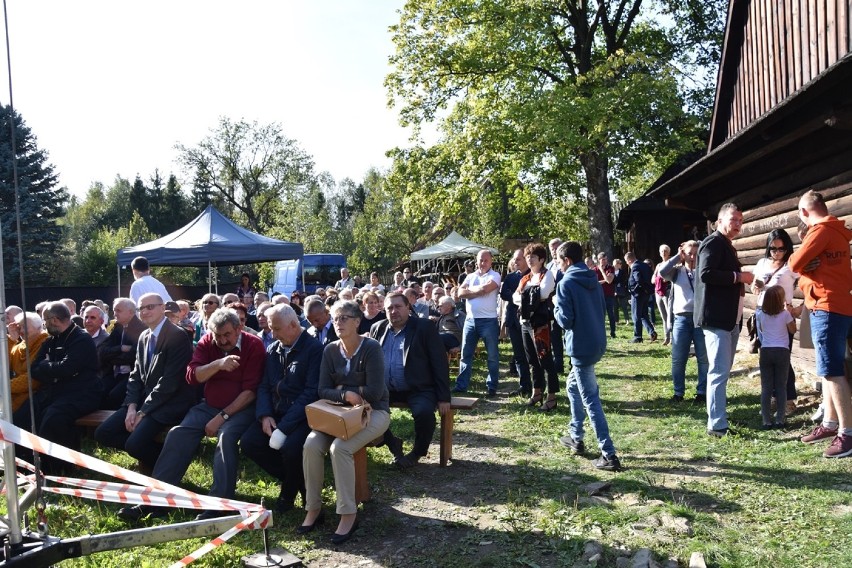 Kermesz Łemkowski w Łosiu - w jesiennym słońcu goście słuchali muzyki chóralnej, było też wspólne przyrządzanie łemkowskich potraw