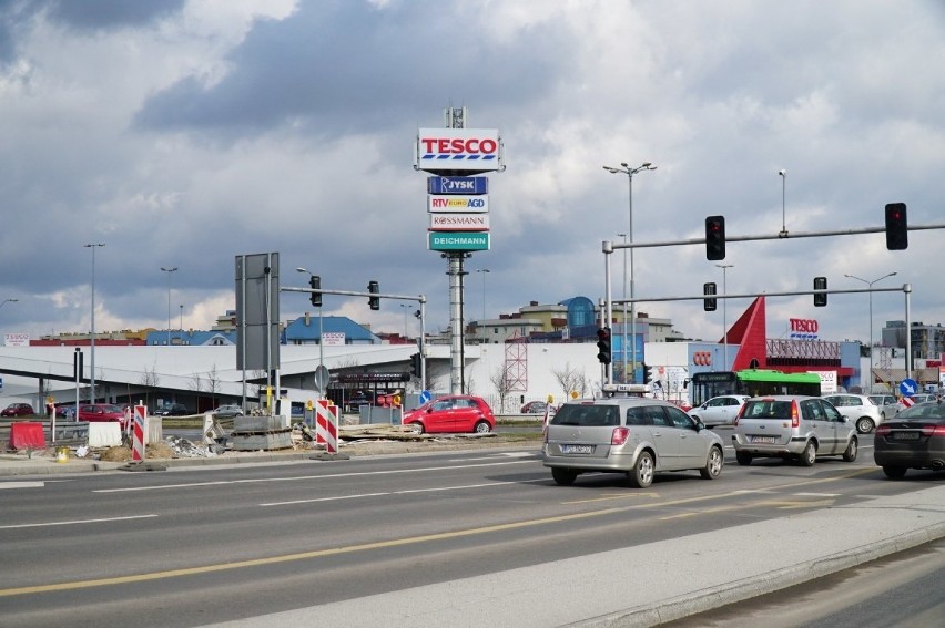 Nowe bloki miałyby powstać w miejscu marketu Tesco, który...