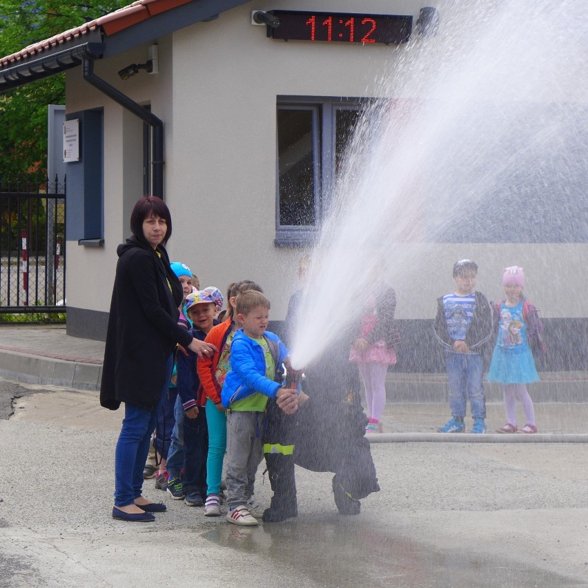 Dzieci z Przedszkola nr 12 w Żywcu odwiedziły strażaków [ZDJĘCIA]