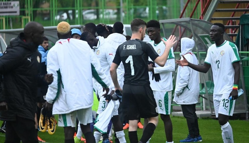 Drużyny młodzieżowe z Senegalu i Urugwaju zagrały w Bełchatowie