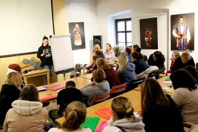 W Cafe Bergson rozpoczęły się lekcje języka polskiego dla uchodźców z Ukrainy