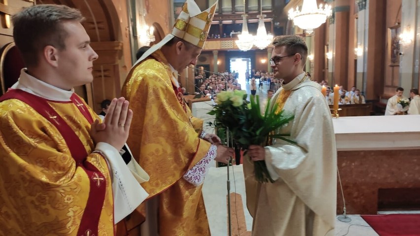 W katedrze w Bielsku-Białej wyświęcono sześciu nowych księży