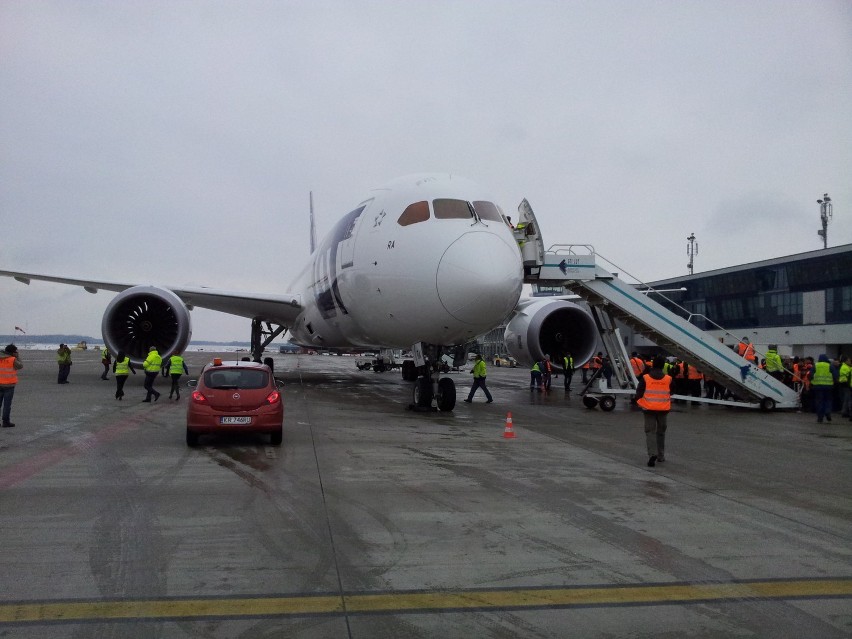 Najnowszy Dreamliner PLL LOT wylądował na lotnisku w Pyrzowicach