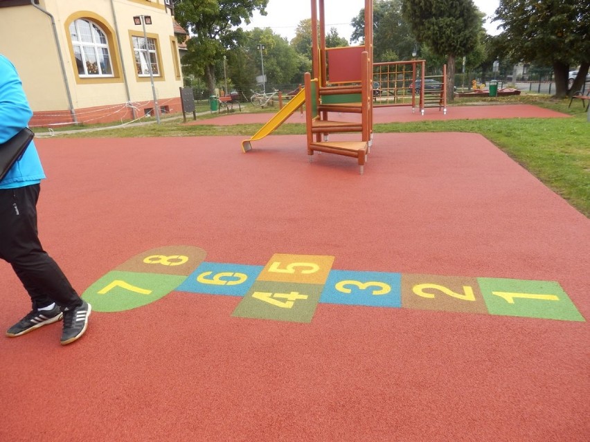 Odnowiony plac zabaw przy Szkole Podstawowej w Węglińcu