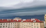 Burza przeszła nad Radomiem. Niebo w pewnym momencie zrobiło się ciemne. Zobacz zdjęcia 