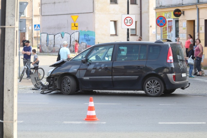 Wypadek na ulicy Czarnieckiego w Legnicy, ranny motocyklista