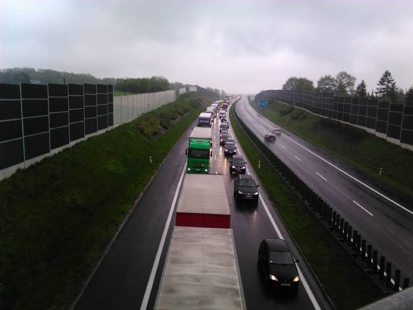 Wypadek na A4. Autostrada pod Tarnowem zablokowana [ZDJĘCIA]