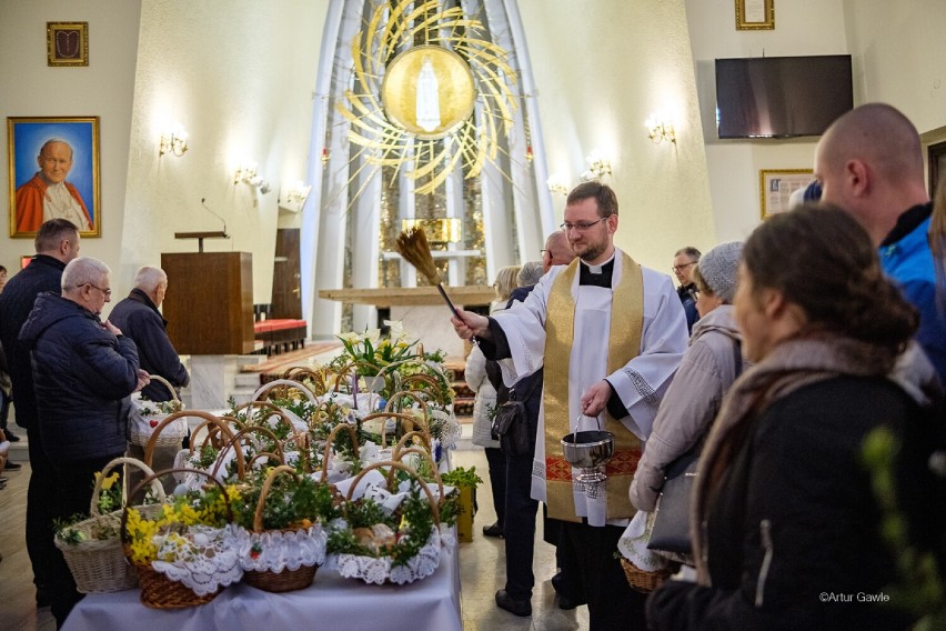 Święcenie pokarmów w Tarnowie w Wielką Sobotę 2022