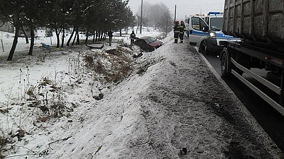 Gorzyce koło Wodzisławia: Zderzenie osobówki z ciężarówką. Jedna osoba została lekko ranna