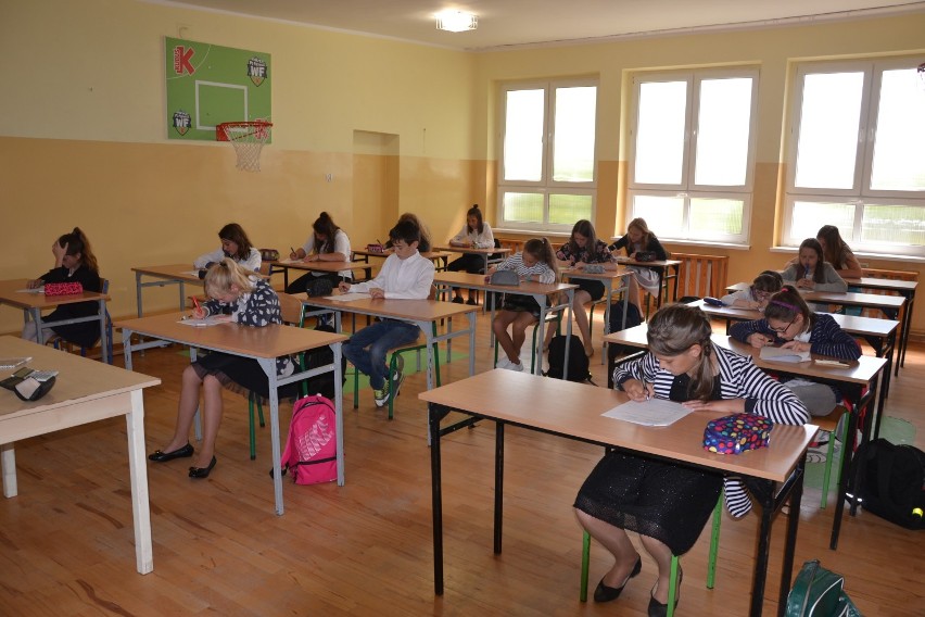 W szkole podstawowej we Węgiersku Dobrzyń rozegrano gminny konkurs ortograficzny o „Pióro Wójta” 