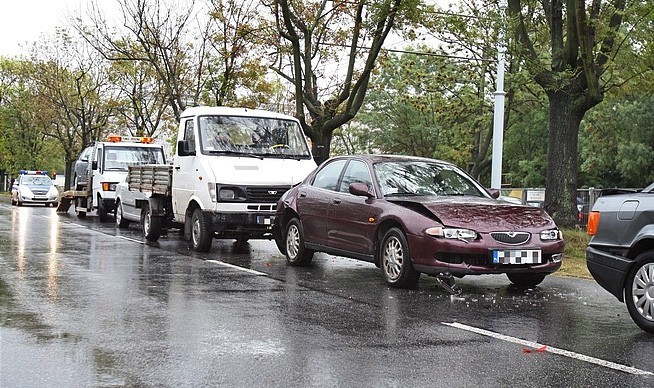 Tuż po tym zdarzeniu kierująca skodą fabia także nie...