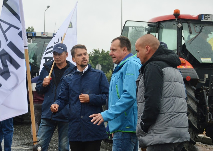 Protest rolników pod Piotrkowem 5.08. 2021. Zablokowali...