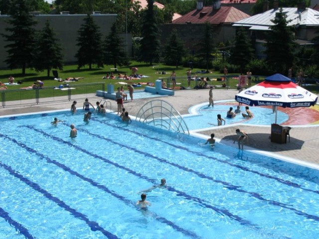 Zewnętrzny basen w Jarosławiu.