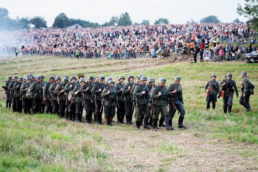 Inscenizacja bitwy w Beleniu  2023 pod Zduńską Wolą. Tysiące ludzi oglądały żywą lękcję historii ZDJĘCIA, VIDEO