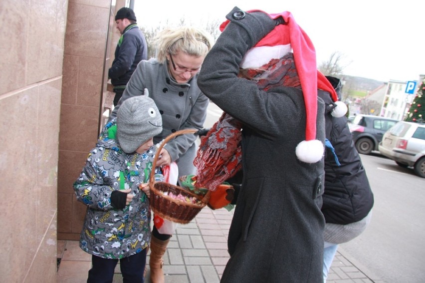 Międzybórz: Święty Mikołaj odwiedził mieszkańców miasta