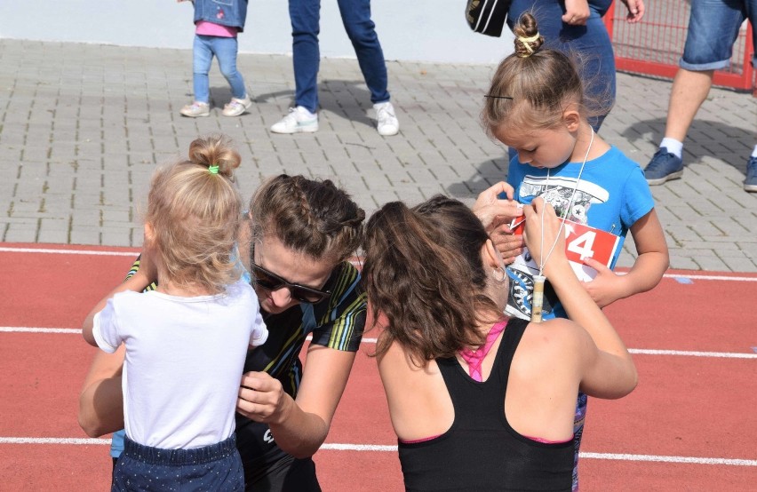 W ramach biegu Orange Run w Inowrocławiu rywalizowali też...