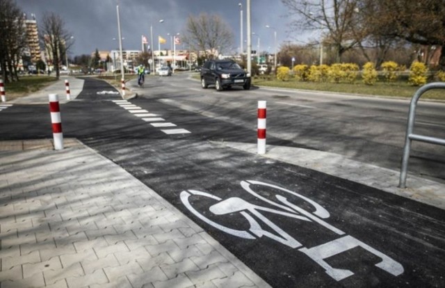 W Radomiu będą kolejne ścieżki rowerowe, tak jak ta wzdłuż ulicy Jana Pawła II nowe drogi dla rowerów będą miały asfaltową nawierzchnię.