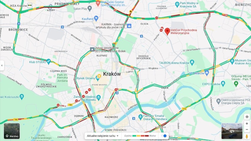 Kraków. Autobus na rondzie Młyńskim pomylił drogę. Gigantyczne korki w rejonie i całym mieście