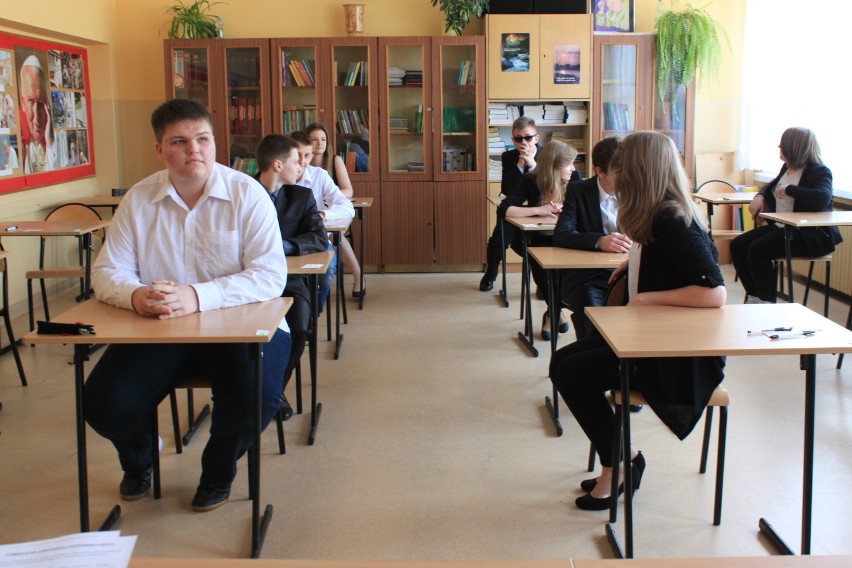 Egzamin gimnazjalny w Jastrzębiu - Zdroju: Odwiedziliśmy Gimnazjum Nr 6