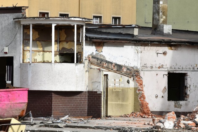 Centrum przesiadkowe Opole Główne. Rozbiórka kolejnych budynków.