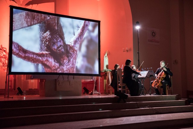 Koncert pasyjny z udziałem Jerzego Zelnika i muzyków Baltic Neopolis Ensemble odbędzie się w łomżyńskiej Katedrze.