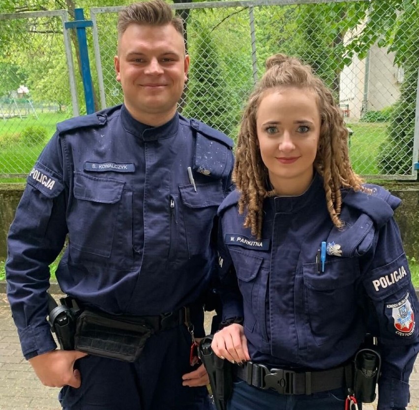 Pożar w DPS w Częstochowie. Dwoje młodych policjantów - z narażeniem własnego życia - ewakuowało mieszkańców