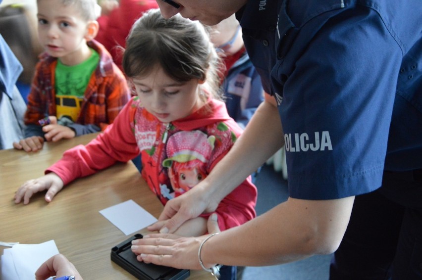 Tczewskie przedszkolaki odwiedziły policjantów [ZOBACZ ZDJĘCIA]