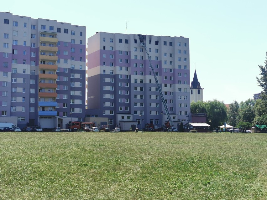 Pożar mieszkania przy ulicy Sygietyńskiego w Jeleniej Górze! Ewakuowano 34 osoby