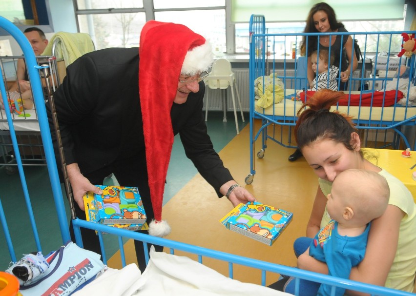 Św. Mikołaj odwiedził najmłodszych pacjentów w Prokocimiu [ZDJĘCIA]