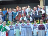 Seniorzy ze skierniewickiego klubu "Jutrzenka" na Festiwalu Kultury Regionalnej w Brzezinach [ZDJĘCIA]