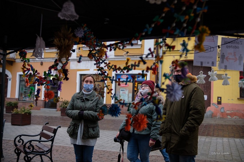 Tarnów. Świąteczny jarmark na Placu Kazimierza. Były wina, miody, warzywa, rękodzieło. Wszystko pod hasłem "Zero - Waste" [ZDJĘCIA]