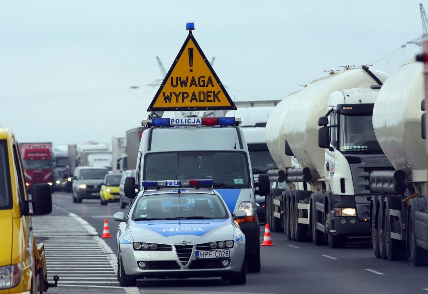 Do tragicznego wypadku doszło ok. godz. 5.15 na DK1 na...