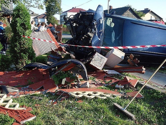 Wypadek w Pysznicy. Ranny kierowca trafił do szpitala