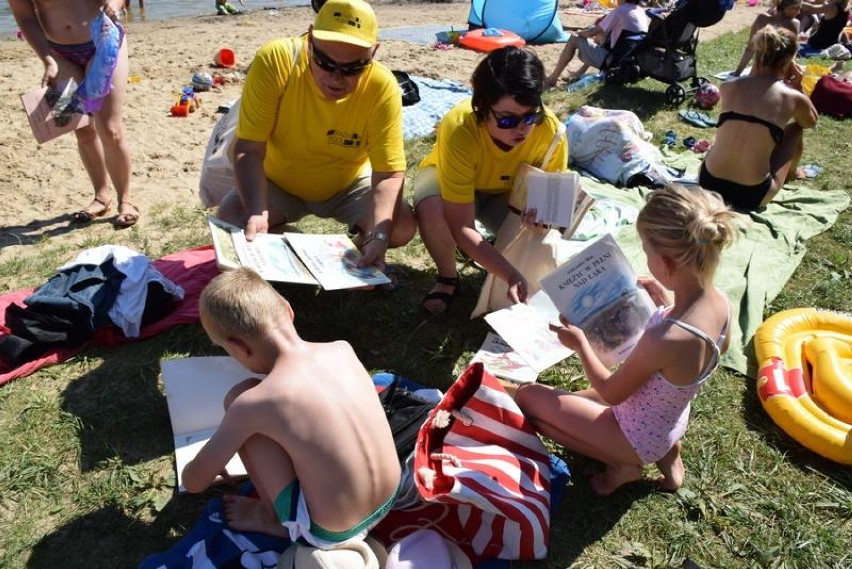 Plaża Dojlidy. Książnica Podlaska - akcja Książka na plaży